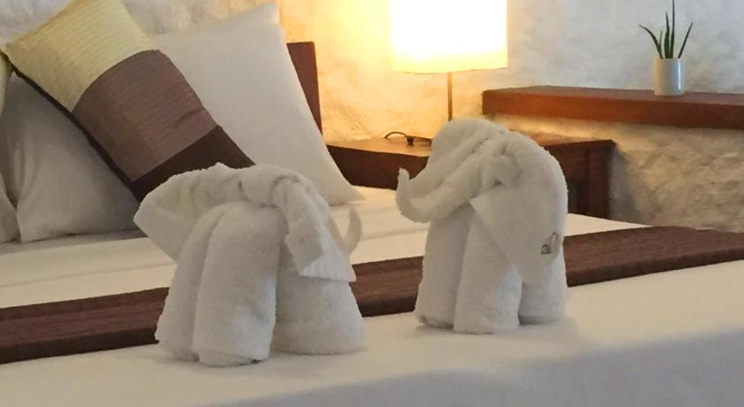 Image of Deluxe Family Suite 6