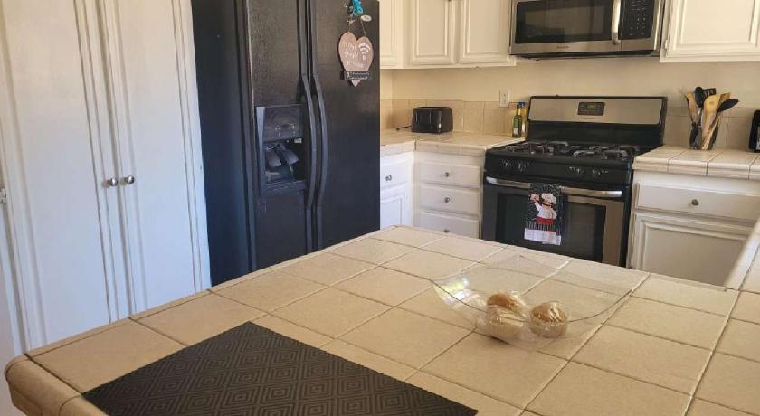 팜데일 (CA) 3BR & Loft near Palmdale Hospital- Shared Hm 2성급 숙소 로비