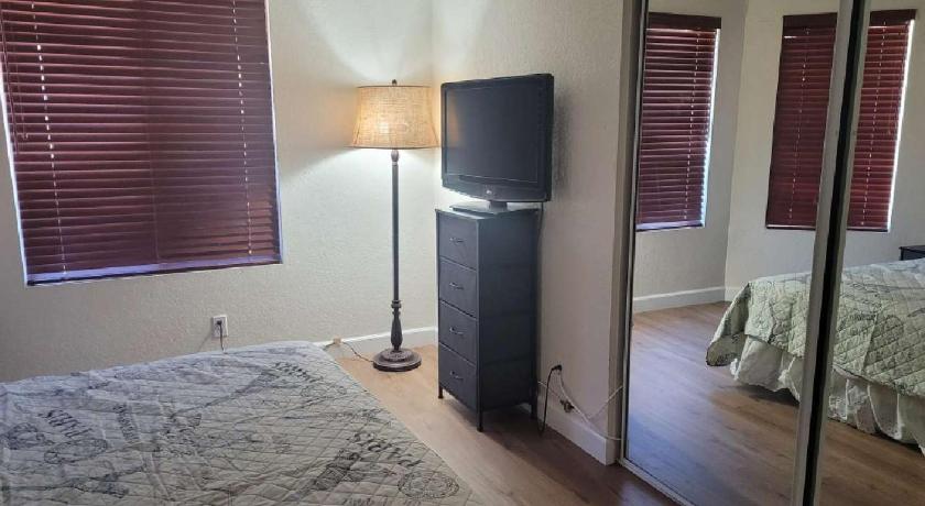 팜데일 (CA) 3BR & Loft near Palmdale Hospital- Shared Hm 2성급 숙소 객실