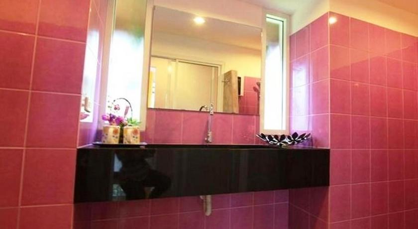 Image of Deluxe Double or Twin Room with River View 9