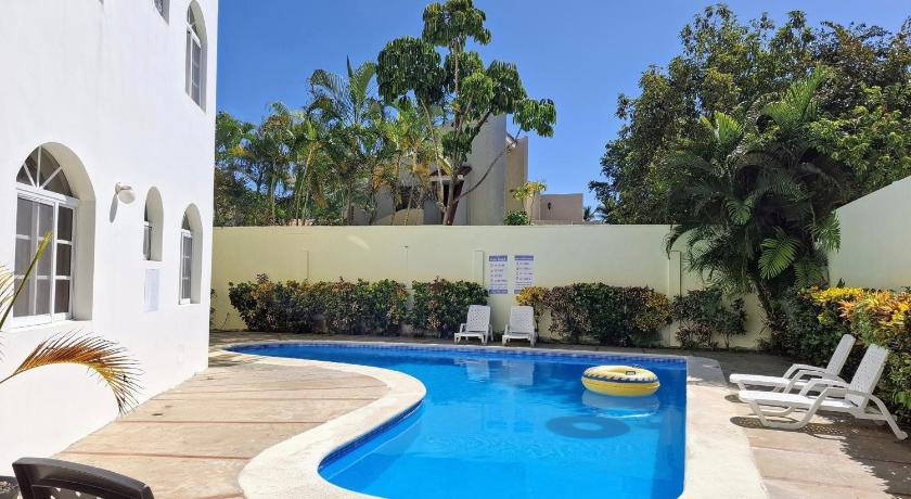 Costambar Ocean Breeze - Beachfront Apartment with Pool
