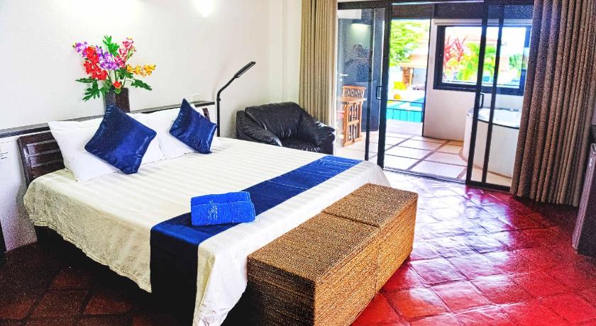 Image of Poolside Spa Suite 0