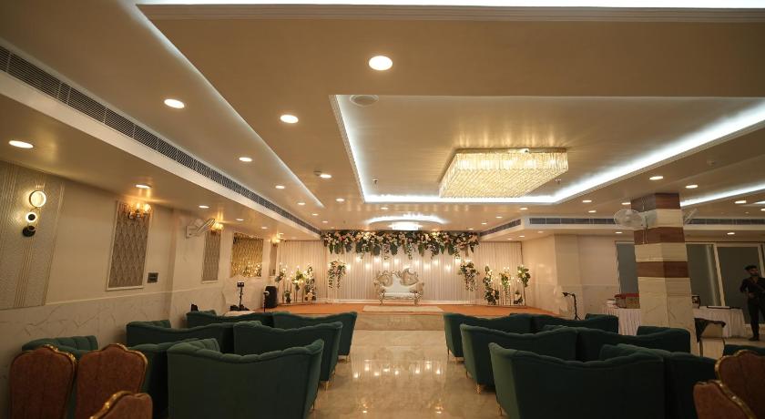 Hotel The Grand Oasis Greater Noida - image 9