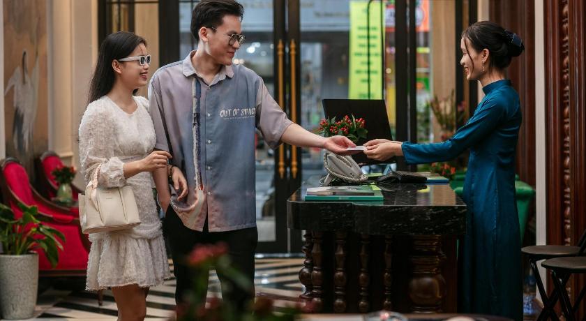 Hanoi Serene Central Hotel 4-Star Hotel suite