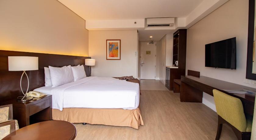 Image of Premier Deluxe King Room 6