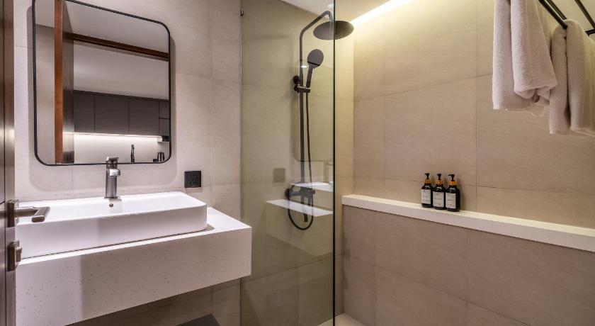 The R Apartment Pererenan - image 32