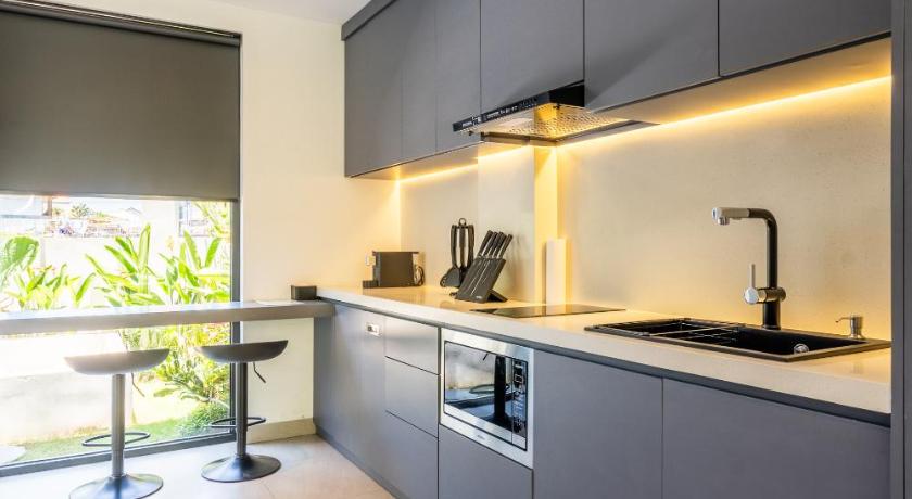 The R Apartment Pererenan - image 4