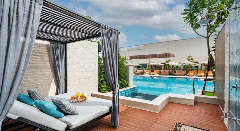 Image of Stylish Pool Access Twin (Sunkissed) 3