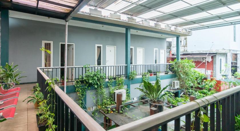Safaraz Garden near Galaxy Bekasi Mitra RedDoorz - image 6