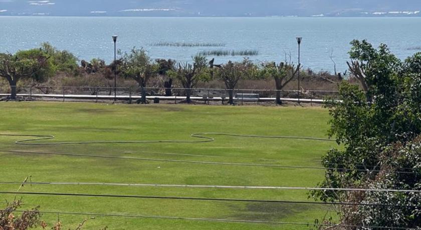 Villa LLena de Vida Vista al Lago Alberca Climatizada y Dos Jacuzys