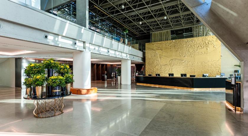 베오그라드 크라운 플라자 베오그라드 바이 IHG (Crowne Plaza Belgrade By IHG) 4성급 호텔 레스토랑