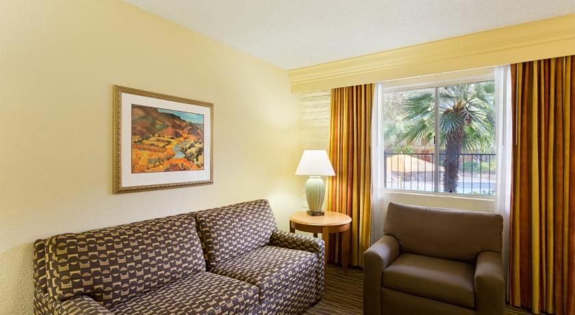 Embassy Suites by Hilton Phoenix Airport