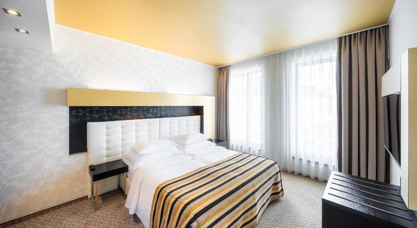 Image of Deluxe Suite 6