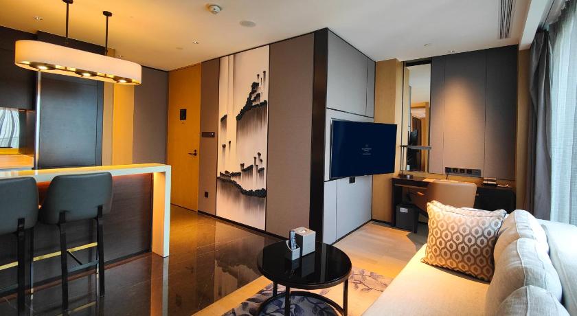 Image of Superior 1 Bedroom Suite 9