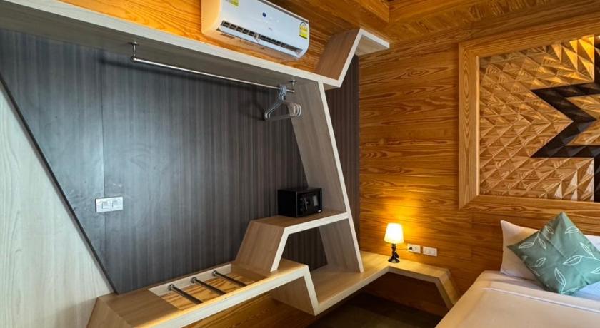 Image of Deluxe with Balcony 11