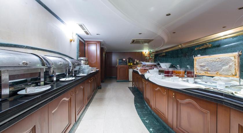 Akar International Hotel - image 2
