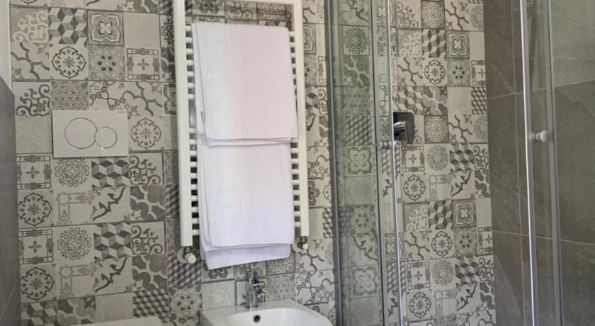 チェザーノ・マデルノ L'Attico 3つ星 ホテル 客室