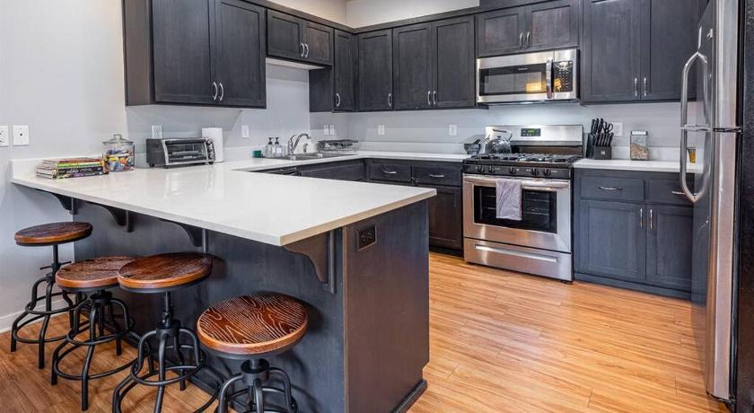 Corvallis (OR) TWO townhomes for your giant group! 4-Star Accommodation amenity