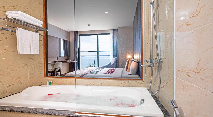 Foto Kamar Double Premier dengan Pemandangan Laut (Premier Sea View Double Room) 12