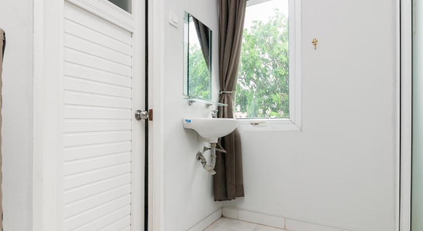 RedDoorz near Mandaya Royal Hospital Puri – Tangerang, PA
