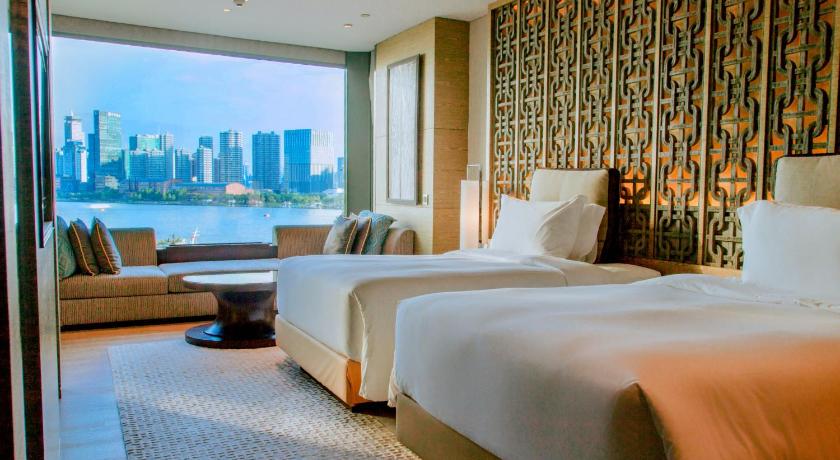 Image of Deluxe Riverside Retreat - Twin Bed 1
