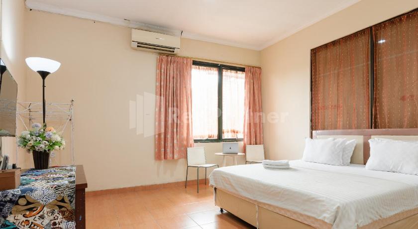 SR Residence near Mall Ciputra Cibubur Mitra RedDoorz