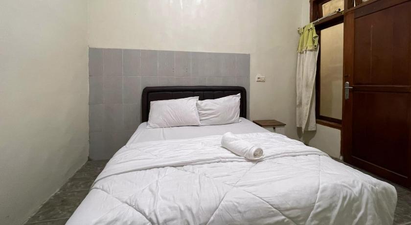 OYO 93987 Suropati 2 Guest House - image 39