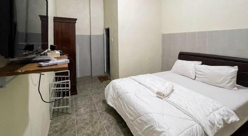 OYO 93987 Suropati 2 Guest House - image 2