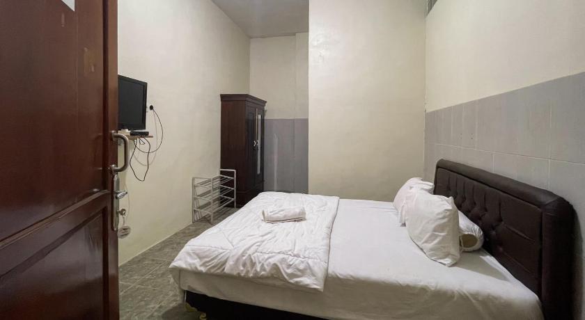 OYO 93987 Suropati 2 Guest House - image 44