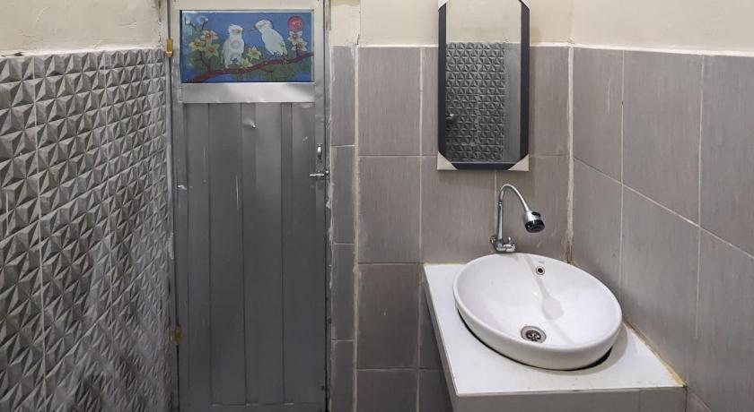 OYO 93987 Suropati 2 Guest House - image 29