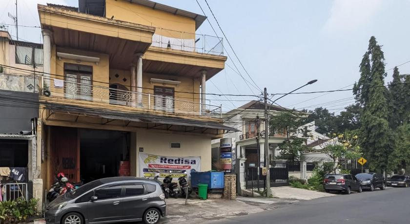 OYO 93987 Suropati 2 Guest House - image 24