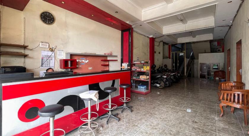 OYO 93987 Suropati 2 Guest House - image 4