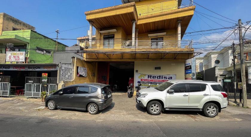 OYO 93987 Suropati 2 Guest House - image 13