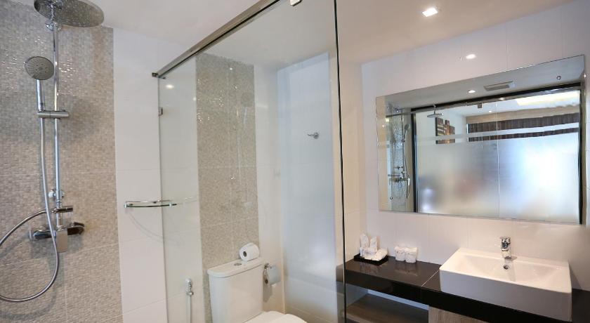Image of Deluxe Double Room with Balcony 2