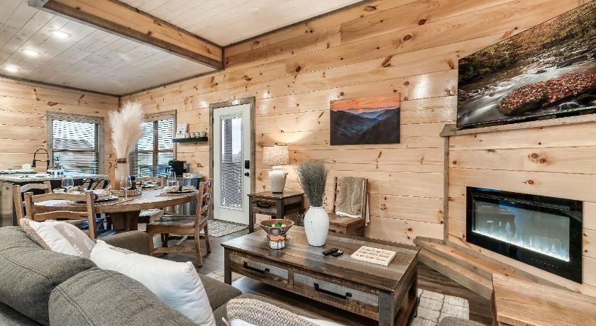 Near Dollywood With Hot Tub, Game Room Home Theater