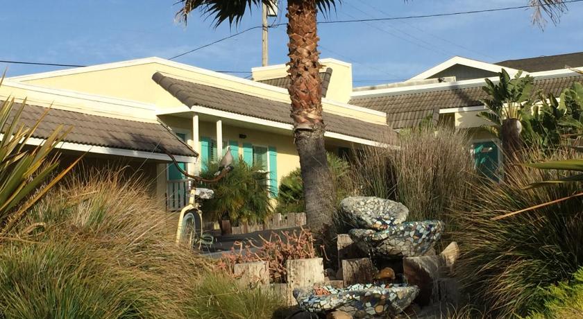 Beach Bungalow Inn and Suites