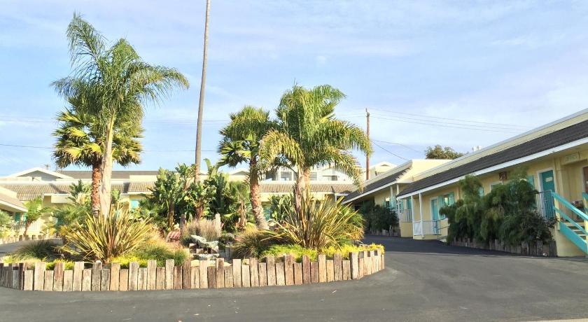 Beach Bungalow Inn and Suites