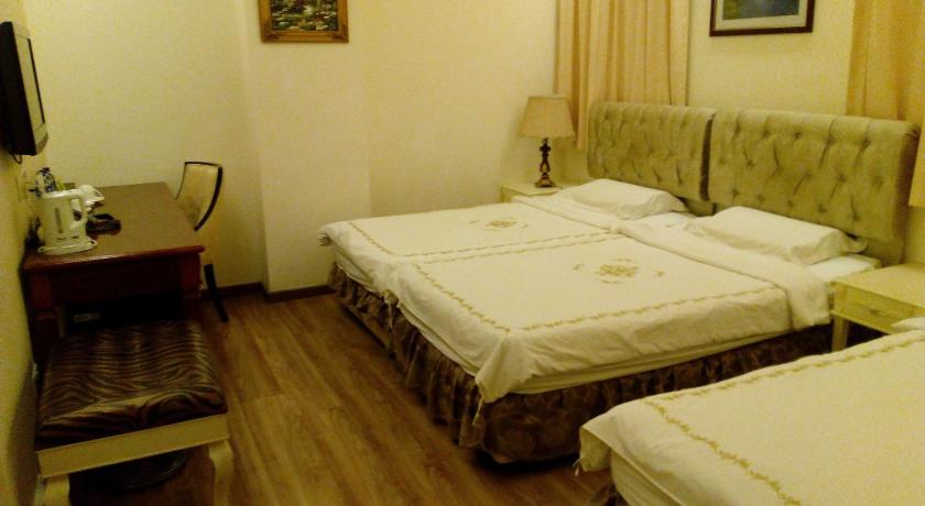 Image of Superior Family Room 12