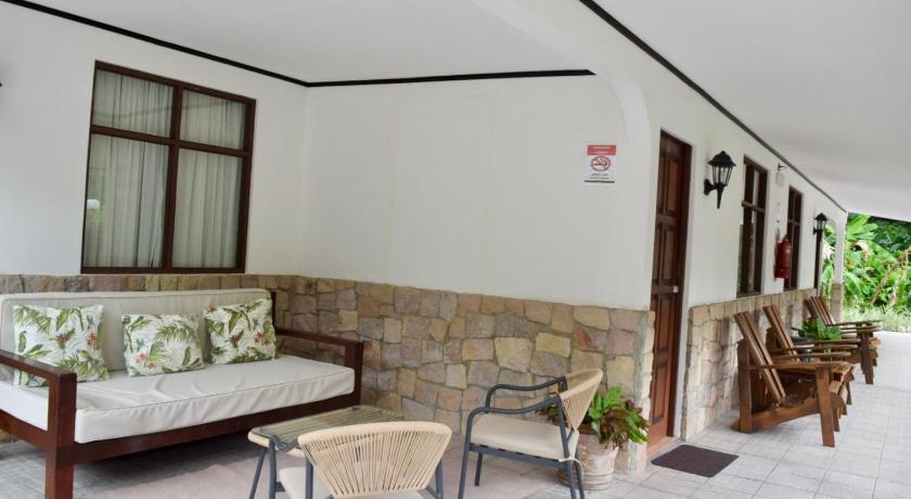 Image of Standard Queen Room with Garden View 6
