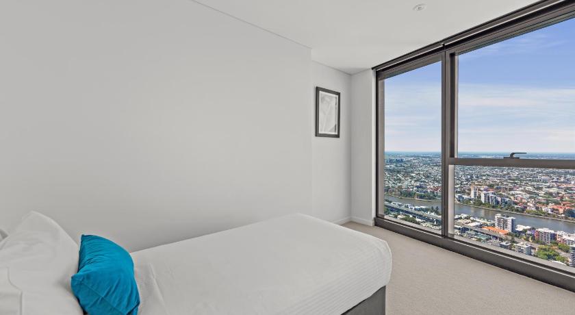 Image of 2-Bedroom Sky High View Compact Apartment with 1 Bathroom 5