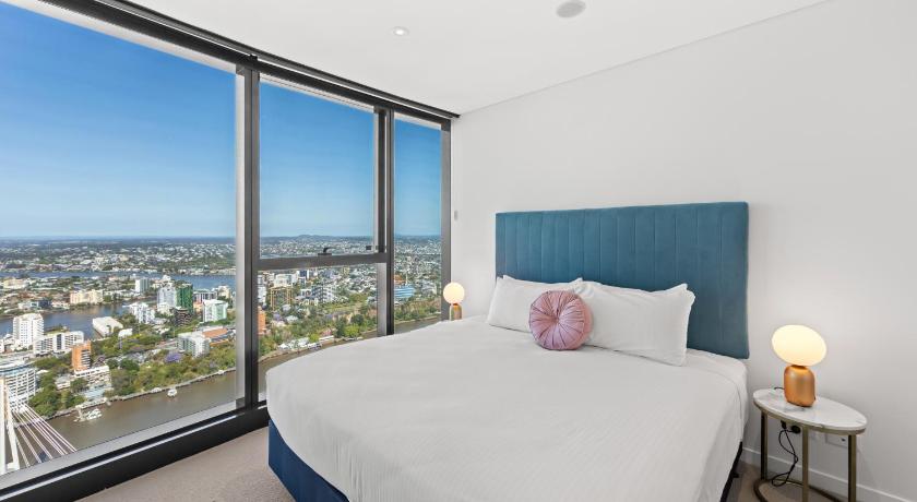 Image of 2-Bedroom Sky High View Apartment with 2 Bathrooms 7