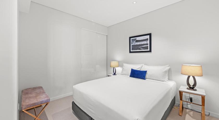 Image of 2-Bedroom Sky High View Apartment with 2 Bathrooms 17