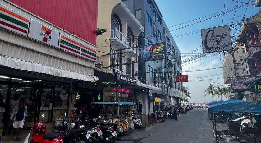 パタヤ PJ Hostel & Bar 3つ星 ホテル レストラン