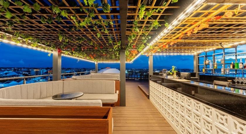 Qualia De Hôtel Hoi An - Rooftop Bar City View - image 14