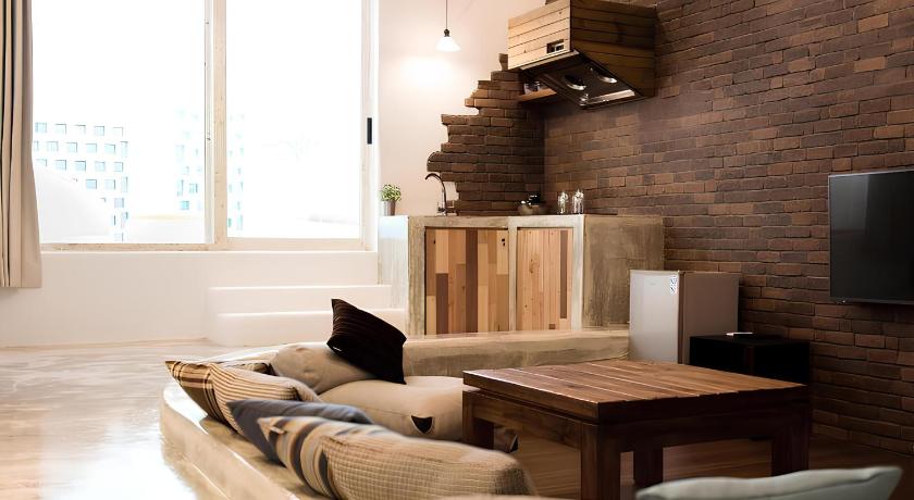 Image of One-Bedroom House 3
