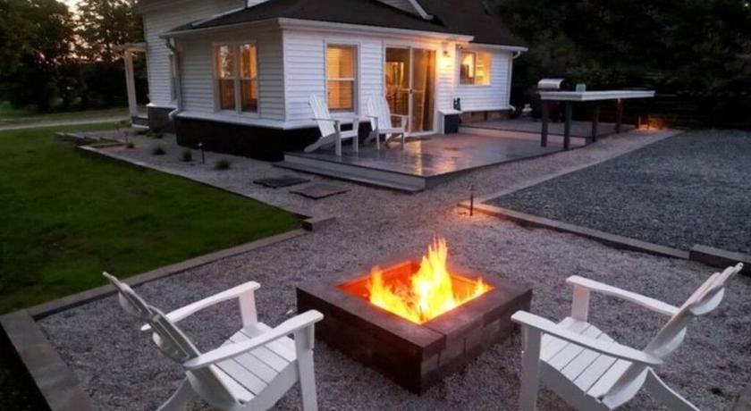 에임스 (IA) Hometown Haven- 3 bedroom, Large Yard, Firepit 4성급 숙소 수영장