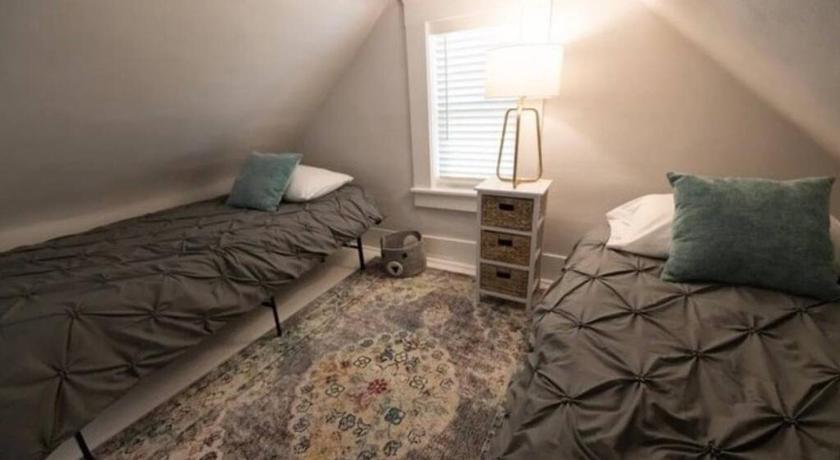 에임스 (IA) Hometown Haven- 3 bedroom, Large Yard, Firepit 4성급 숙소 수영장