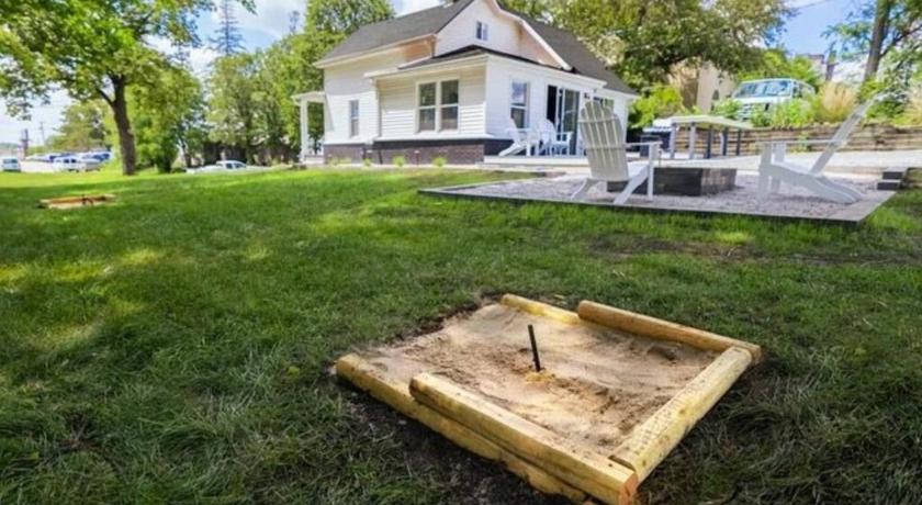 에임스 (IA) Hometown Haven- 3 bedroom, Large Yard, Firepit 4성급 숙소 레스토랑