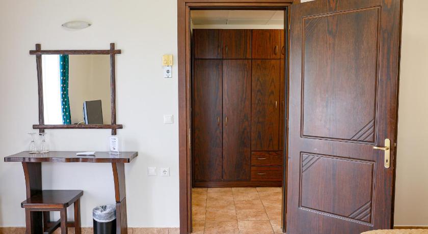Image of Deluxe Double Room with Balcony 3