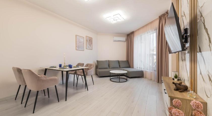 Luxurious and panoramic apartment at the beach. - image 36
